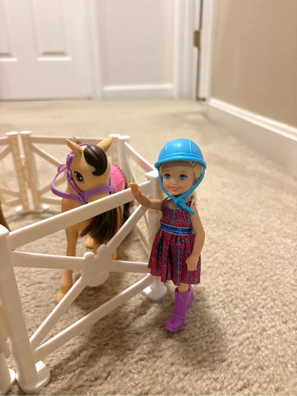 Barbie & Chelsea Dolls Horse Play set & Accessories - Picture 3 of 7